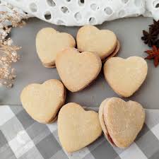 Biscoitos artesanais em formato de coracao