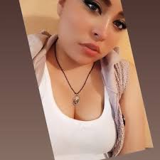 Carly Flores (@CarlyFlovk98)