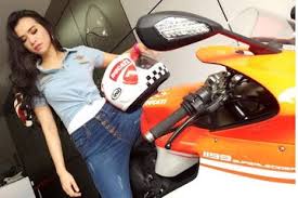 Maria vania bikin tak tahan, bagian sensitif salah fokus. Potret Presenter Cantik Maria Vania Pose Di Atas Motor Bikin Gemetar Semua Halaman Gridmotor Id