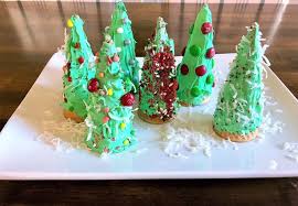Jazz up your ice cream: Ice Cream Cone Christmas Trees An Easy Kids Craft Idea