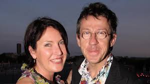 Emmanuel macron préside un one planet summit consacré à la biodiversité. Le Monde De Jamy Qui Est Manuela Gourmaud La Femme De L Animateur Voici