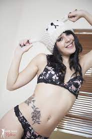 Zoe Moore 12 images (storage number: 18298)