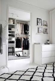 Closet Geplant 50 Aktuelle Ideen Fotos Und Projekte Ikea Inspiration Kleiderschrank Begehbarerklei Schrankdekoration Schrank Planen Ankleidezimmer Design