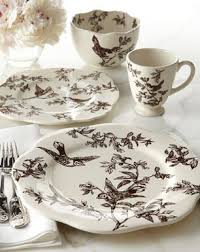 Black And White Toile Dinnerware Set Andrea By Sadek Dinnerware From Madison Ave Gifts Toile De Jouy Vaisselle Au Fil Des Couleurs