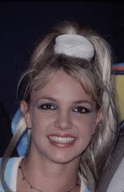 31 90s Hairstyles That Celebrities Wouldn T Be Seen Dead With Now 90s Hairstyles 90 Hairstyles 90s Grunge Hair