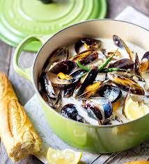 Mussels In A Creamy Sauce Le Creuset Recipes Mussels Recipe White Wine Mussels Recipe Le Creuset Recipes