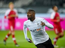 Bon jovi, metallica, drumdepartment, christoph kramer ist schlagzeuger, spielt in der band take us und gibt modernen, individuellen unterricht. Roses Reaktion Und Thurams Tore Bringen Gladbach Auf Kurs Mehr Sport