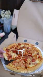 Tapi sekarang makanan ini bisa ditemui di pinggir jalan dengan gerokak atau warung. Pizza Hut Green Ville Lengkap Menu Terbaru Jam Buka No Telepon Alamat Dengan Peta