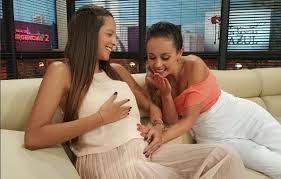 Planning a women's retreat with laura acuña is a blessing that will stay with me for years to come. Laura Acuna Presume De Su Embarazo En Bikini Mirala Canal Rcn Scoopnest
