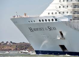крупнейший круизный лайнер в мире Harmony Of The Seas Harmony Of The Seas Krupnejshij V Mire Kruiznyj Lajner Otpravilsya V Svoe Pervoe Puteshestvie Kruiznye Suda Puteshestviya Kruizy