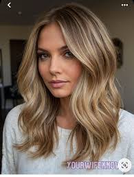 Samantha Stocker's Instagram, Twitter & Facebook