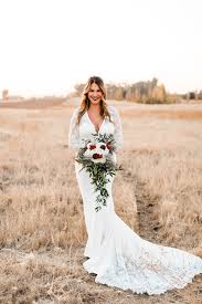 Christmas Wedding At R And C Ranch Winter Wedding Dress Fit And Flare Wedding Dress White Barn Wedding Venue