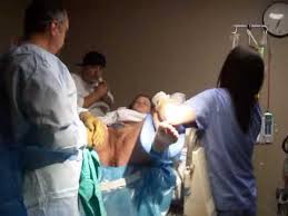 El trabajo de parto, también llamado nacimiento, es el proceso por el cual él bebe y la placenta abandonan el útero. Parto Natural Completo Normal Youtube