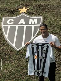 75% do elenco não jogou com torcida do atlético presente Atletico Mg Publica Foto De Hulk Com Camisa Do Clube