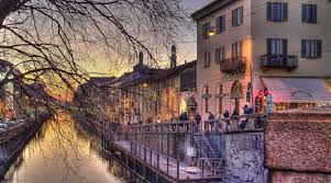 I navigli di milano sono un sistema di canali irrigui e navigabili, con baricentro la città lombarda di milano, che metteva in comunicazione il lago maggiore, quello di como e il basso ticino aprendo al capoluogo lombardo le vie d'acqua della svizzera e dell'europa nordoccidentale. I Navigli Un Ampia Rete Di Canali Artificiali Che Ha Scritto La Storia Di Milano Milano Post