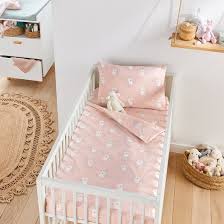 Couleurs douces, tons pastel et motifs enfantins : Parure Pour Lit Bebe Coton Louisa Imprime Rose La Redoute Interieurs La Redoute