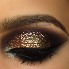 5 Holiday Makeup Looks To Try This Season Society19 Eye Makeup Holiday Makeup Looks Holiday Makeup
