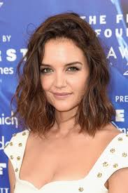 Even more than her fashion sense, the teen starlet turned style icon is known for her dramatic 'dos. Katie Holmes Hip Hairstyles Inspired By Our Favorite Celebrity Moms Mabel Moxie