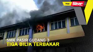 Sekolah menengah kebangsaan (smk) pasir gudang 3, dekat sini, masih beroperasi seperti biasa walaupun sebahagian kalau tidak, kita akan mohon untuk dapatkan peruntukan tambahan. Tiga Bilik Di Smk Pasir Gudang 3 Terbakar Video Dailymotion