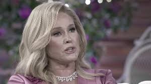 Kijk The Real Housewives of Beverly Hills, Seizoen 13, Episode 10,  Re-Lentless Erika nu online