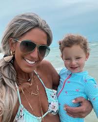 Jennifer Bellinger's Instagram, Twitter & Facebook