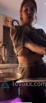 Accidental Braless nipslip flash on tiktok