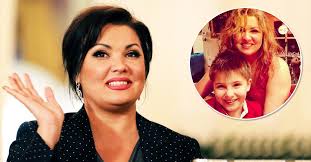 Скрывавшийся в костюме ламы оперный певец юсиф эйвазов открыл тайну своего участие в «маске» жене, так как боялся, что ночные съемки без объяснений закончатся разводом. Kak Opernaya Diva Anna Netrebko Vospityvaet Osobennogo Syna Boom