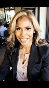 I help moms shift from survival mode into self-guided, empowered  leadership, built