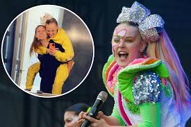 She is known for appearing for two seasons on dance moms along with her mother. Jojo Siwa Says She Identifies As Pansexual I Like Queer