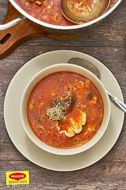 Du Suchst Nach Einem Aussergewohnlichen Vegetarischen Rezept Dann Ist Die Asiatische Tomatensuppe Mit Ingwe Tomaten Suppe Kalorienarmes Abendessen Tomatensuppe