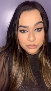 Técnica foxy eyes…, Famosa olhos de raposa,olho todo alongado  propositalmente., Delineado reto,cílios no formato de gatinho,que começam  do meio para o final dos olhos., Eu amo demais., Vocês ...