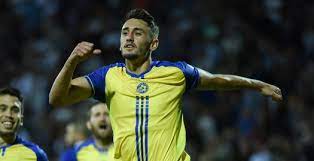 כוכבה של מכבי תל אביב, אלי פוקס, הצטרף לקבוצה בשנת 1954 והיה שחקן/מאמן. ×¡×›×¡×•×š ×'×™×Ÿ ×ž×›×'×™ ×ª × ×œ×¨×•× ×Ÿ ×§×¦×' ×'×©×œ ×¢×¡×§×ª ××¦×™×œ×™