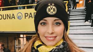 Die designerin, ehemann mats hummels (31) und der kleine ludwig (2) genießen momentan eine. Nicht Nur Besinnlich Cathy Hummels Gibt Weihnachts Update Promiflash De