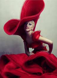 Maybe you would like to learn more about one of these? Comment Porter Le Chapeau Rouge Avec Du Style Archzine Fr