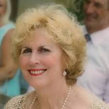 ウィリアム王子対ウィリアム キャサリン王女:ジョージ王子が一番似ているのは誰だと思いますか?