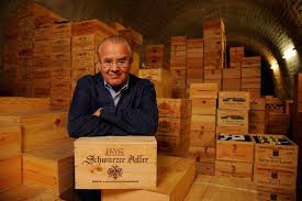 Er bestellt sich wasser und ein kürbiskernweckle mit mortadella. Fritz Keller Im Portrat Schwarzer Adler Vom Kaiserstuhl Falstaff