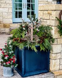 Decorating the porch is the main element of your decoration because it is the first thing which will attract the guests. Christmas Front Porch Decorating Front Porch Decor Tips