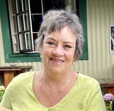 Skrywer Alita Steenkamp kort ná ma se begrafnis oorlede