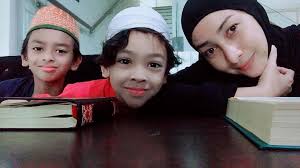 View all rita rudaini pictures. Tak Pernah Terpikir Akan Jadi Momdad Rita Rudaini Limau Madu Press