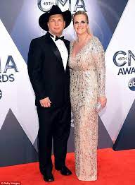 Garth Brooks And Trisha Yearwood Turn Their Star Power Loose At Cmas Garth Brooks Garth Celebrity Couples