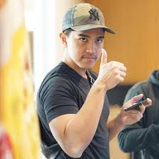 He graduated from acs international in singapore with an international baccalaureate diploma. Kaesang Pangarep Nyaris Ditipu Pelaku Khilaf Saat Tahu Anak Jokowi Citizen6 Liputan6 Com