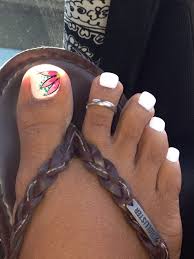 From vertical lines to full on chevron patterns or tribal motifs, there's however, if you are going for a more subtle outcome, use a soft pink base and then apply white lines and dots. White Toe Nail Polish With Flower Design With Acrylic Toe Nails White Toe Nail Polish Nail Designs Toenails Flower Toe Nails