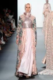 Program yang menampilkan berbagai paket informasi terkini (hard news, light news, entertainment news) yang dibawakan dengan gaya yang lebih dekat dan menghib. 84 Anniesa Hasibuan Ideas Islamic Fashion Hijab Fashion Fashion