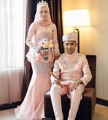 Baju songket ini mempunyai peminatnya tersendiri. 30 Trend Terbaru Baju Nikah Lelaki Warna Cream Lamaz Morradean