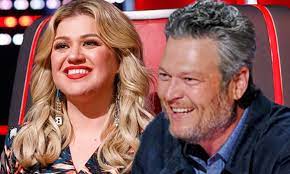 The Voice Blake Shelton Hilariously Pranks Kelly Clarkson With Don T Speak Song When She Talks Daily Mail Online