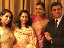 Deepika Padukone Poses For The Perfect Family Picture Following Father Prakash Padukone S Lifetime Achievement Award It is said that h. deepika padukone poses for the perfect