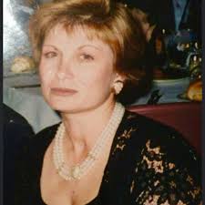 KAPATALIM MI BU KADINI EVE? Zuhal Gözüküçük…Aslında ziraat mühendisi. Eşini  kaybettiğinde Tarım Bakanlığında çalışıyordu. Eşinin makine üretim atölyesi  vardı. Bilmiyordu Zuhal makine işini. Eşi ölünde, atölye kapandı. Ama  eşinin açtığı işyerinin ...