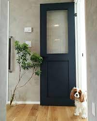 aki さんはinstagramを利用しています 枝物の寿命について このアセビを家に迎えて早 １ヶ月と１週間 新芽もどんどん出てまだまだ持ちそう 花も枝物も やっぱり葉や枝が厚く硬い質感の物が長持ちするね 玄関 インテリア