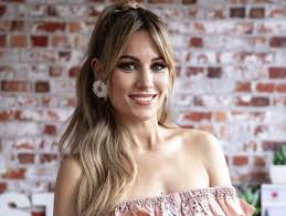 Pese a hacer alarde de discreción en su relación sentimental y no ser muy propicios a dedicarse públicamente comentarios o guiños románticos, el portero del manchester united david de gea y la cantante edurne hacen de vez en cuando una excepción y permiten que sus redes sociales sirvan de. El Regalo Mas Especial De Edurne A David De Gea Tras 9 Anos De Relacion Mujerhoy Com