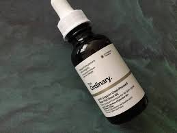 It has a golden green colour. The Ordinary Rose Hip Seed Oil Review